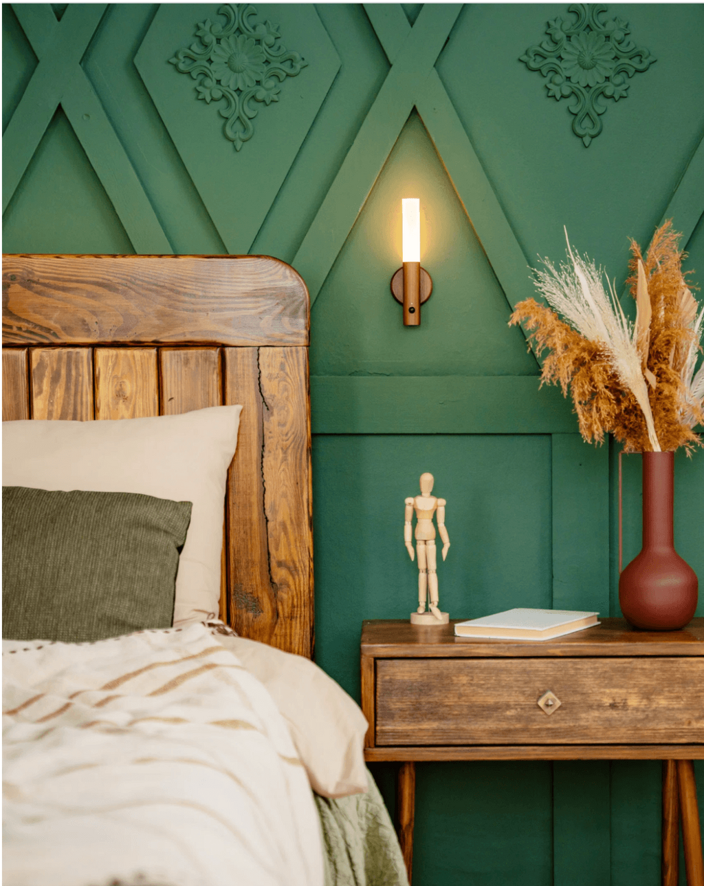 ארנה - קיר אור נטען עם בסיס עץ
