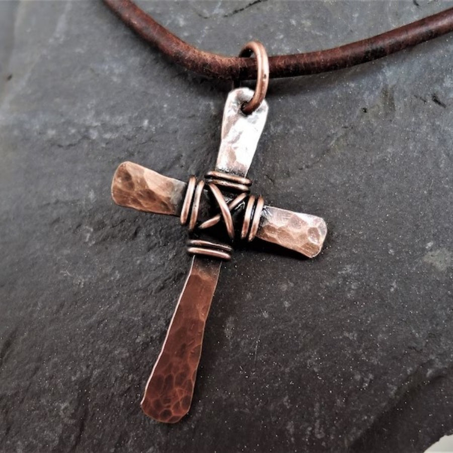 Collar con Dije Cruz Artesanal de Cobre