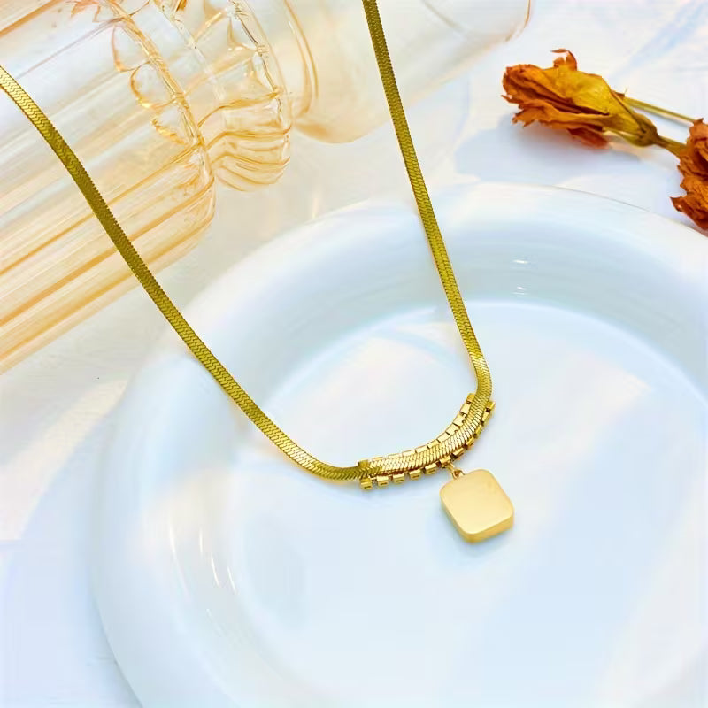 Collar Regalia Prism Esmeralda | Oro