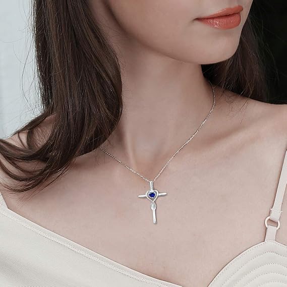 Collar Corazón de Zafiro con Cruz | Oro blanco