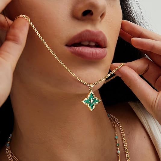 Collar con dije Trébol Esmeralda | Oro