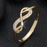 Anillo Infinito Lysette de Cristal | Oro
