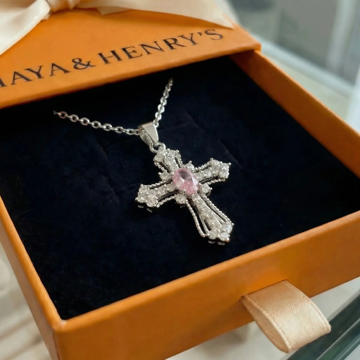 Collar con Dije Cruz Celestial Rosa | Oro blanco