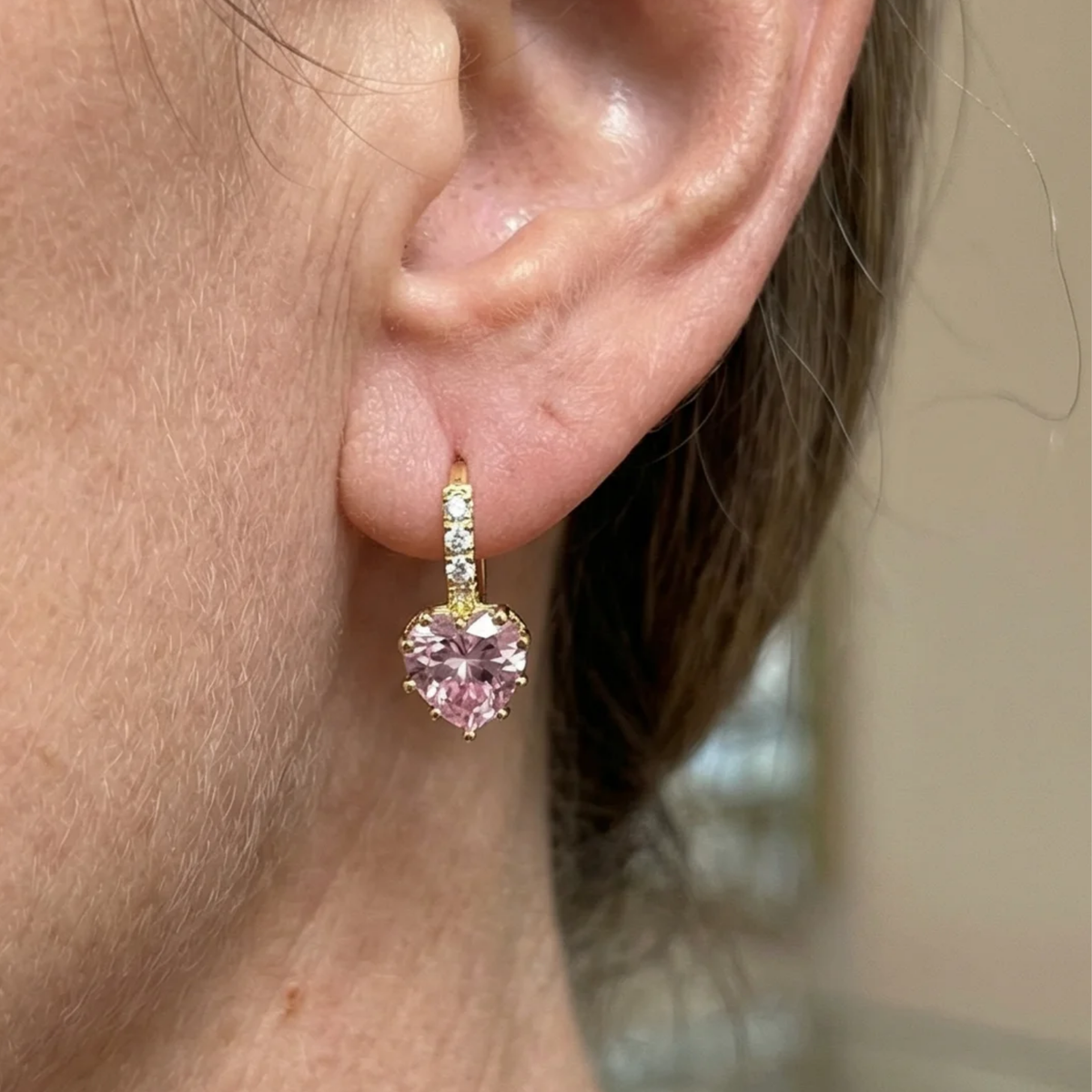 Aretes Cupid Glow Huggie | Oro