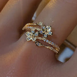 Anillo de Oro Flor Elegante Brillante