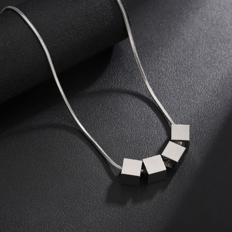 Collar Zaylen Línea de Cubos | Oro blanco