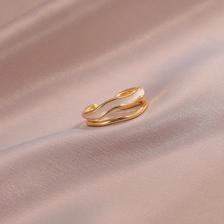 Anillo Sahira de Ondas en Capas | Oro