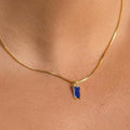 Collar con dije de zafiro minimalista | Oro blanco