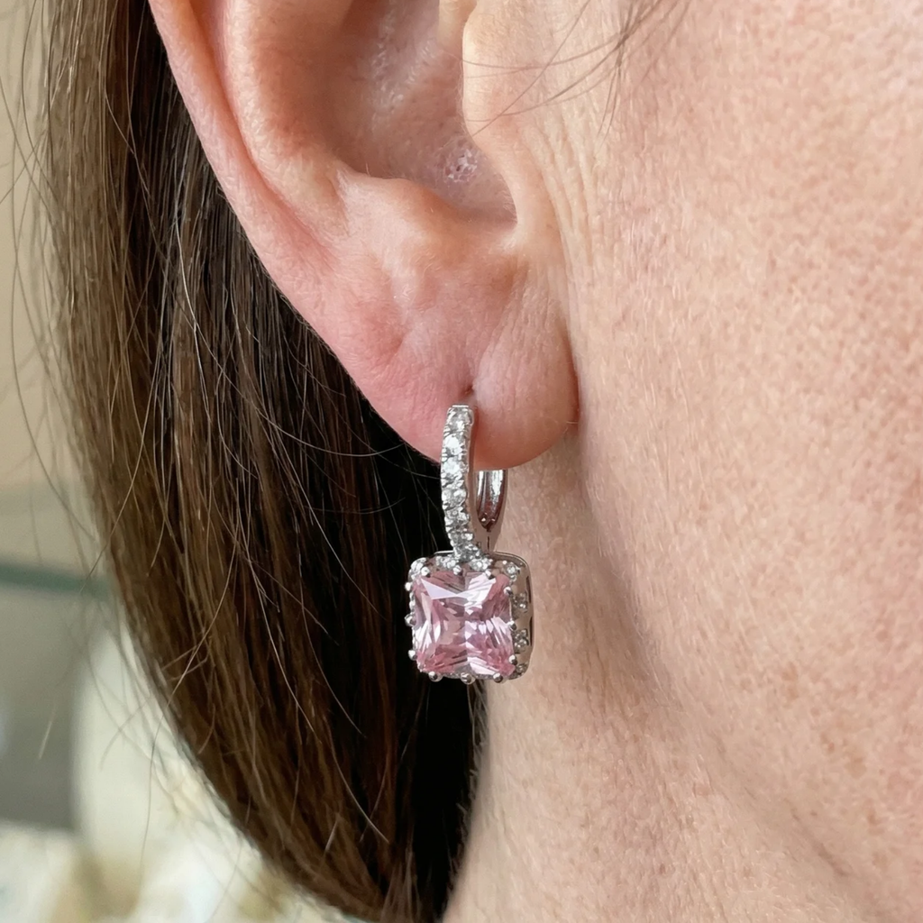 Aretes Huggie Rosa Brillante | Oro blanco