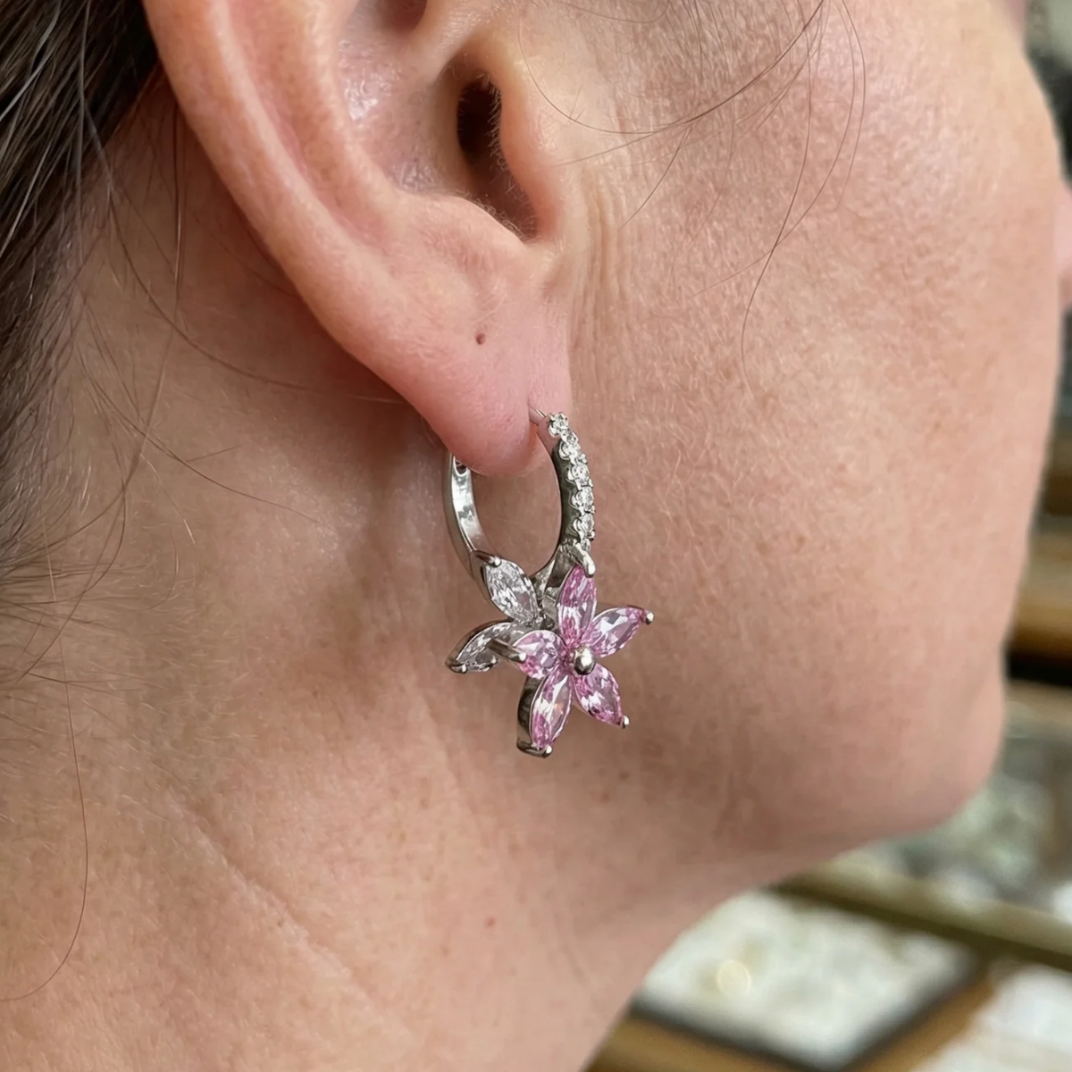 Aretes Thalia Petalburst Rosa | Oro blanco
