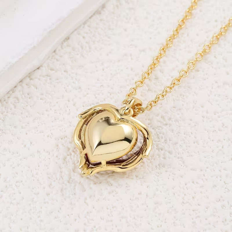 Collar Abrazo Angelical Corazón Rubí | Oro