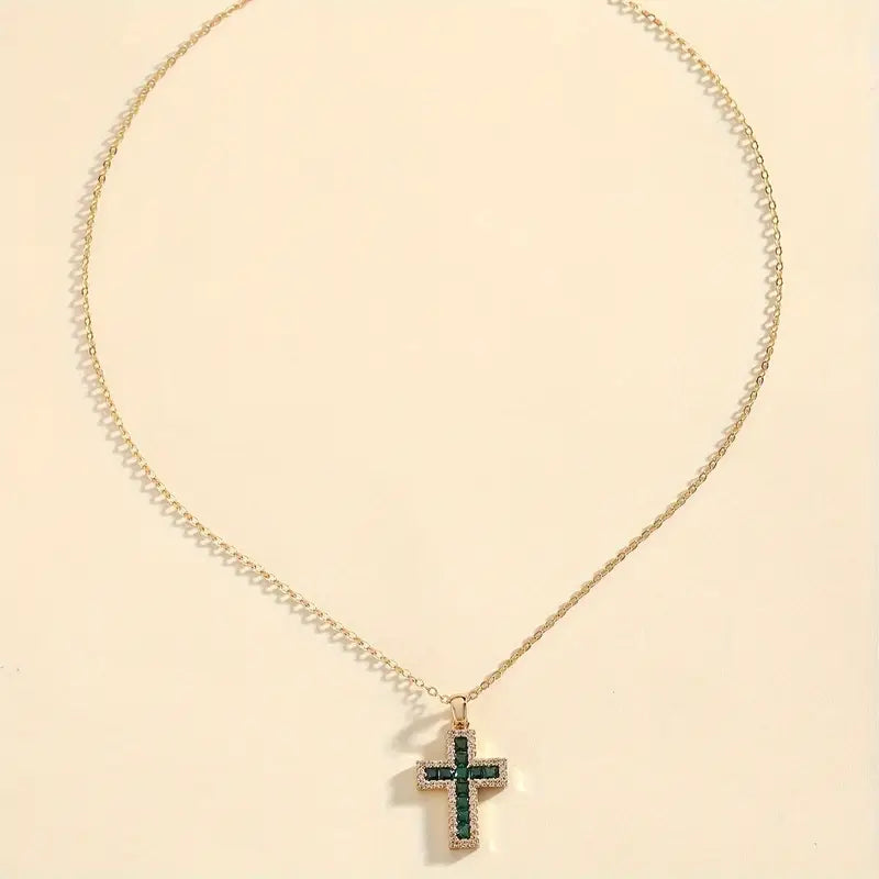 Collar con Dije Cruz Esmeralda Solene | Oro