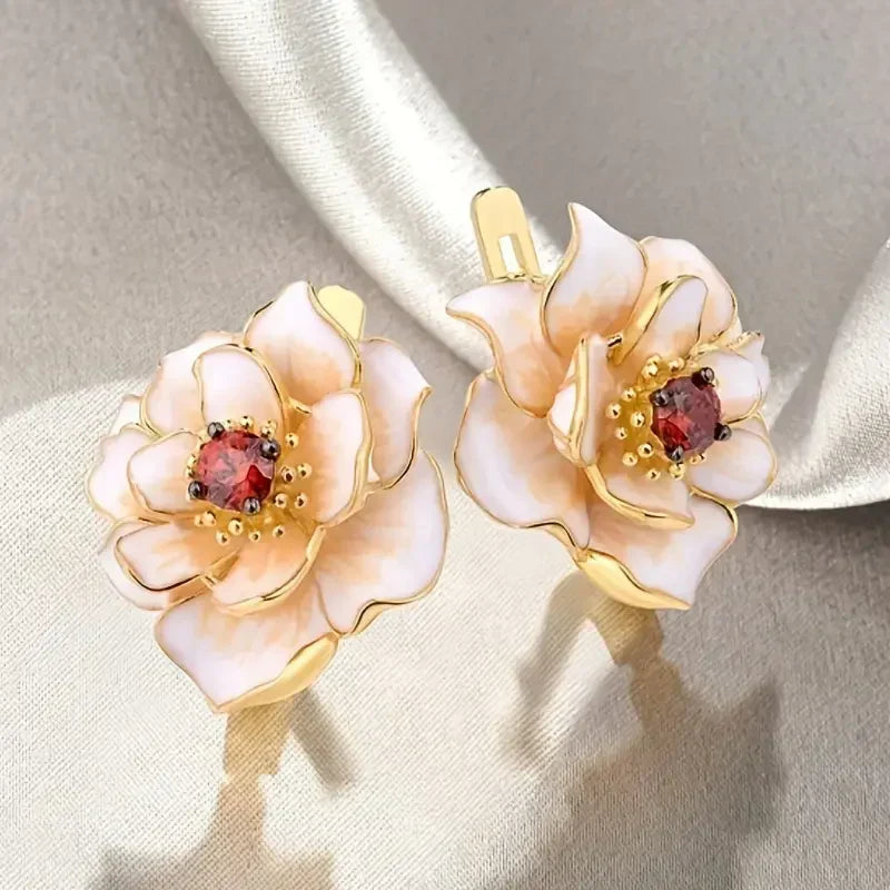 Aretes Flor Blanca Circonia Roja | Oro